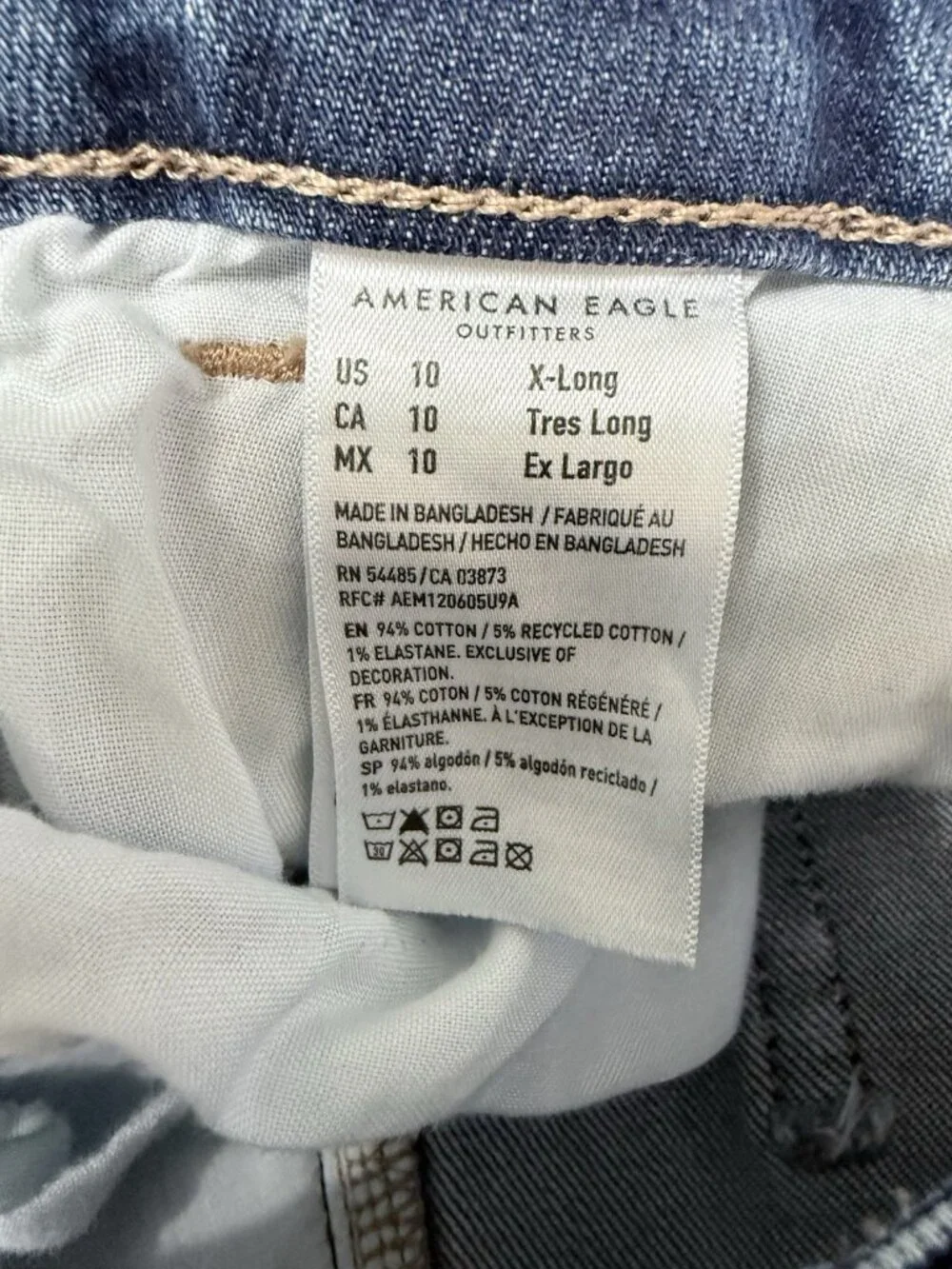 American Eagle Women's Size 10 X-Long BLUE DENIM Curvy Mom High Rise Jeans Blue